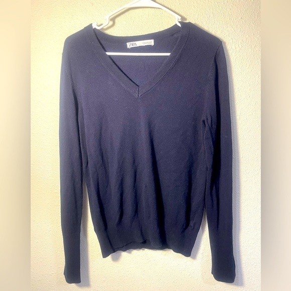 Zara Navy V-Neck Classic sweater- Size Medium - Picture 1 of 5